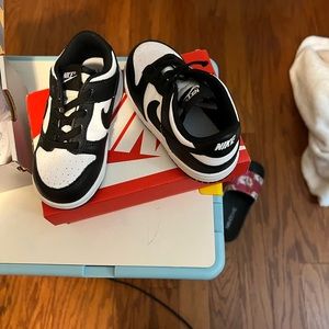 Nike Dunk low beautiful never worn toddler sneakers size 8c new in the box.